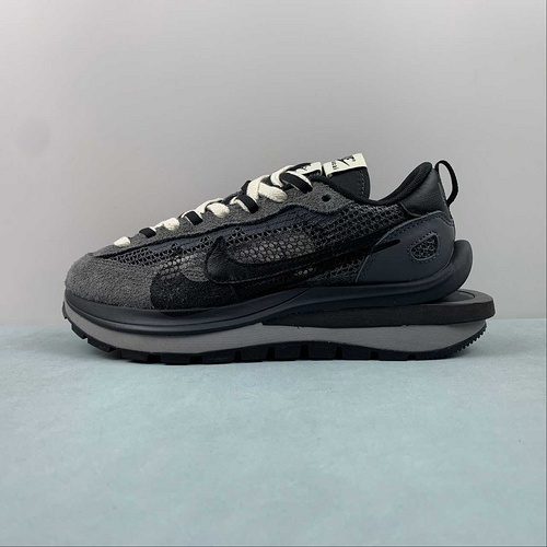 T  Nike Ldwaffle - Sacai  CV1363-103  36-46